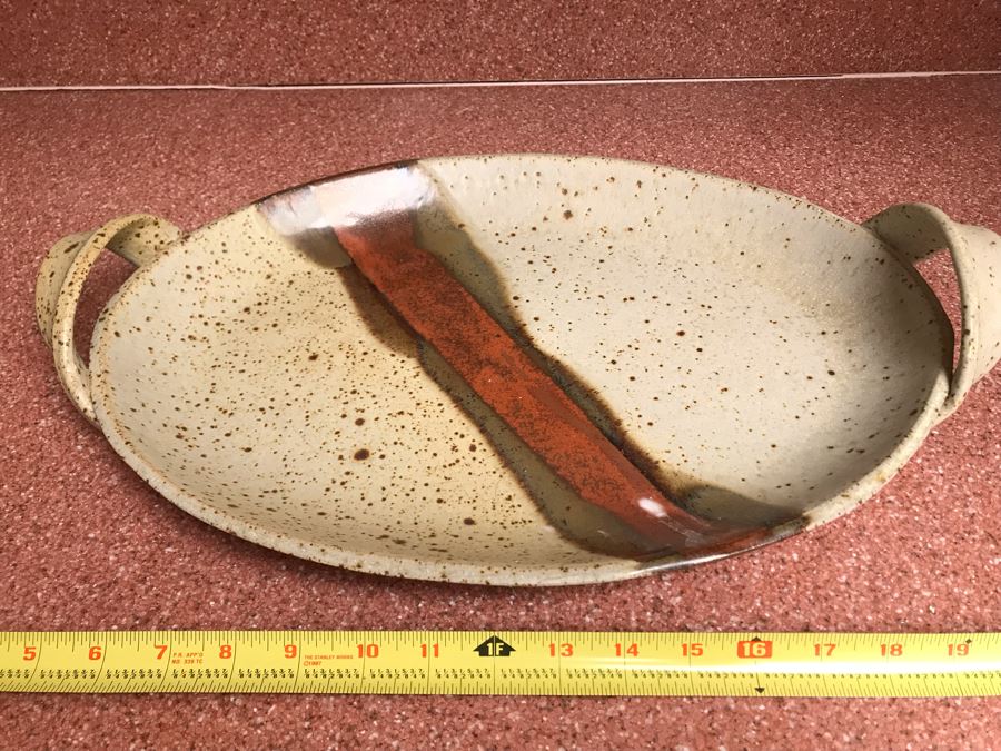 JUST ADDED - Signed Art Pottery Platter By The Good Earth Kennebunkport Maine 18 X 12 [Photo 2]