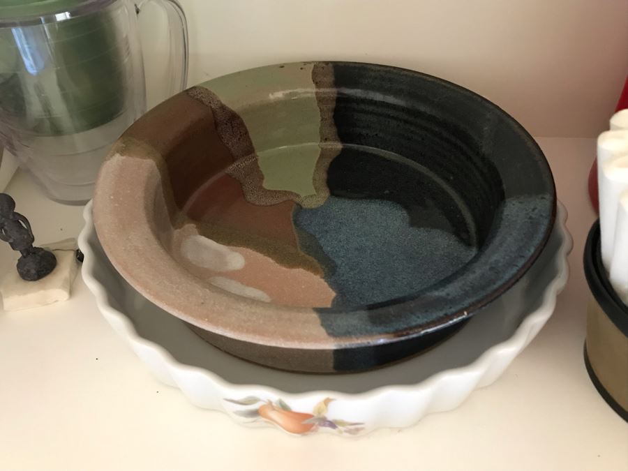 JUST ADDED - Cabinet Filled With Various Coffee Cups Including Fisher Scientific Cups, Culinary Essentials Italian Bowls, Cups And Plates - See Photos [Photo 8]