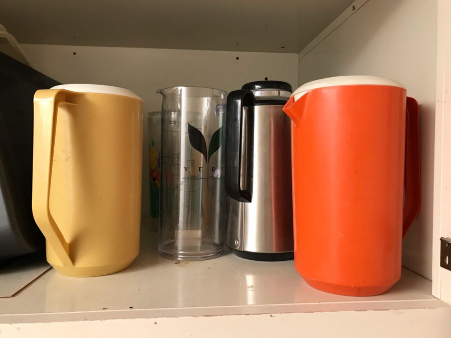 JUST ADDED - Baking Pans And Pitchers Lot [Photo 3]