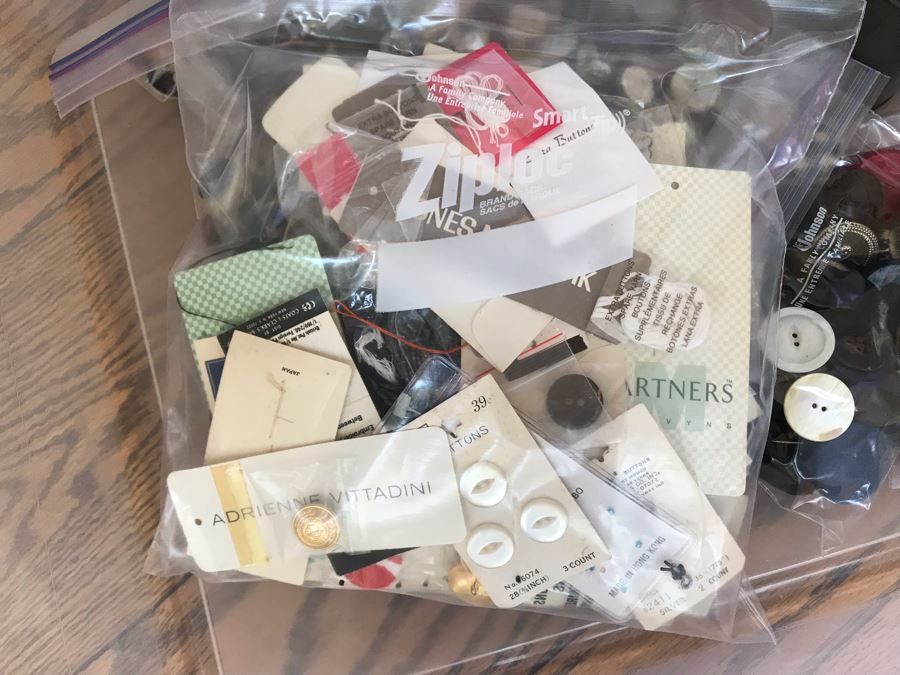 JUST ADDED - Large Collection Of Vintage Buttons - See Photos [Photo 10]