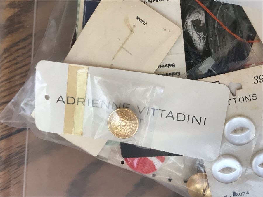 JUST ADDED - Large Collection Of Vintage Buttons - See Photos [Photo 11]