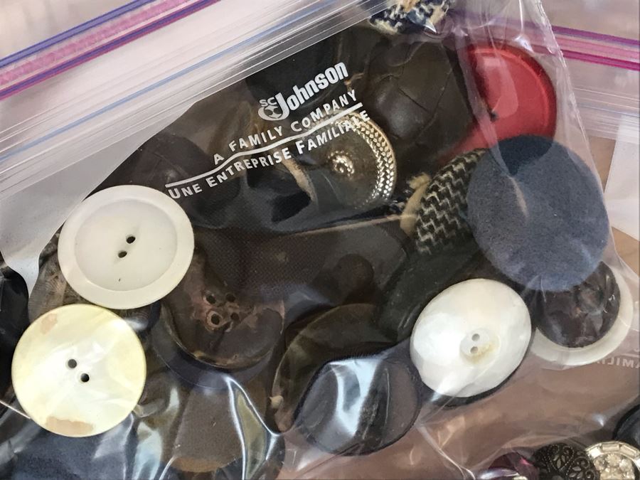 JUST ADDED - Large Collection Of Vintage Buttons - See Photos [Photo 8]