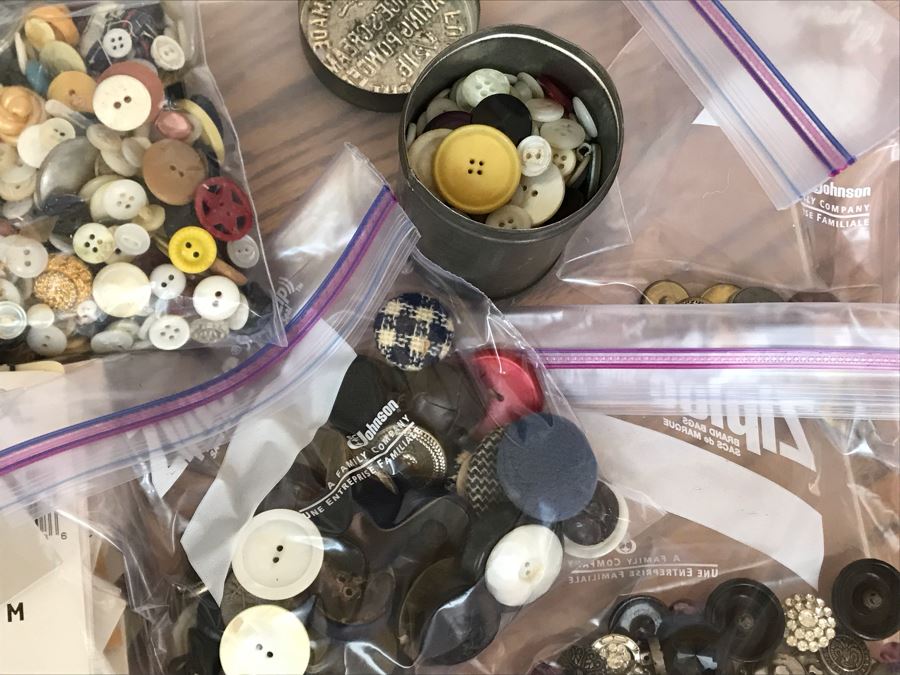 JUST ADDED - Large Collection Of Vintage Buttons - See Photos [Photo 13]