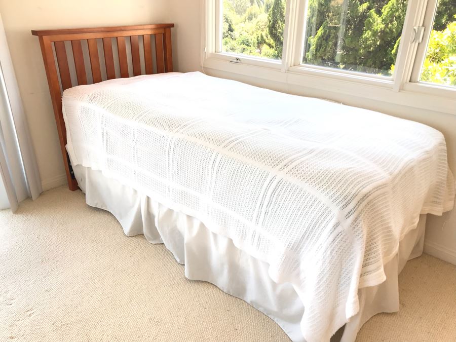 JUST ADDED - Wooden Headboard With Twin Size E.S. Kluft Luxury Mattress, Bedding And Adjustable Base - See Photos