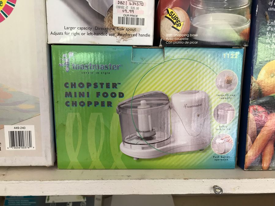 JUST ADDED - Kitchen Appliances Lot With Ice Cream Freezer - 6 Items Total [Photo 4]