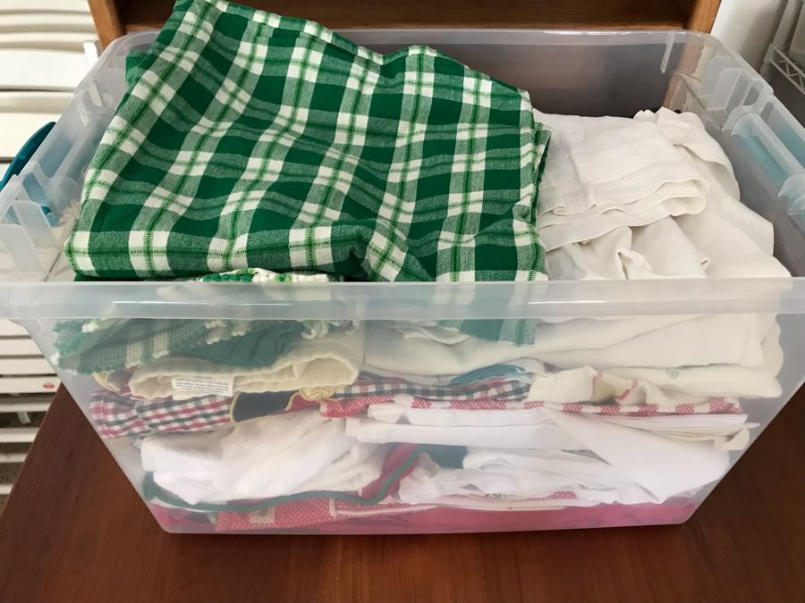 JUST ADDED - Plastic Bin Filled With Christmas Themed Linens / Tablecloths Including Christmas Hooked Rug [Photo 4]