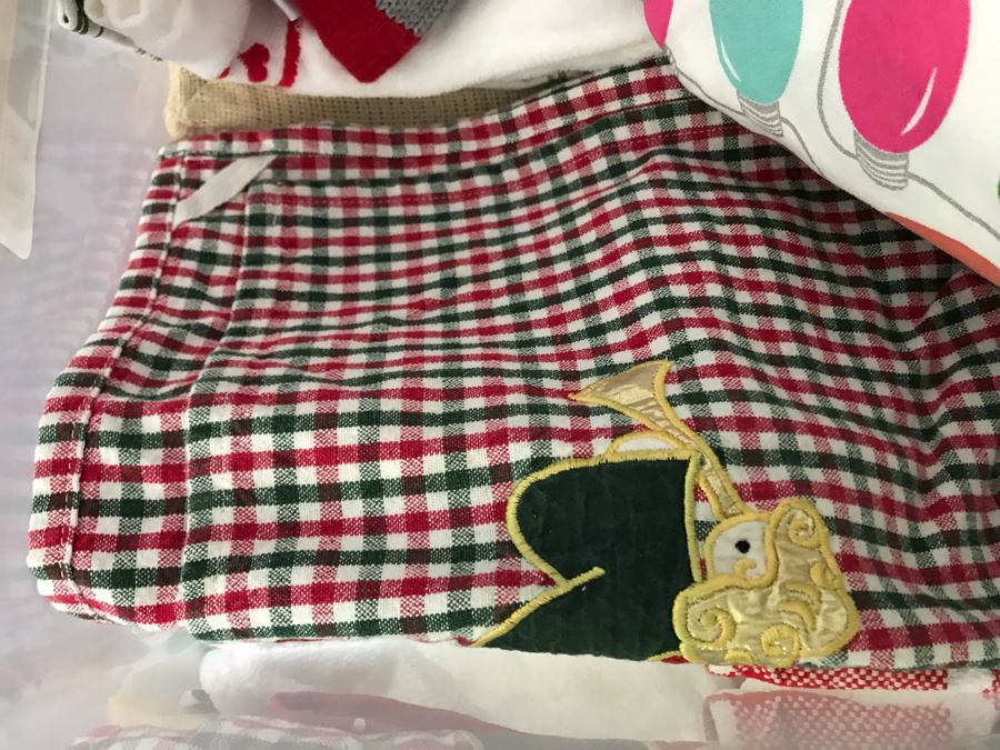 JUST ADDED - Plastic Bin Filled With Christmas Themed Linens / Tablecloths Including Christmas Hooked Rug [Photo 9]