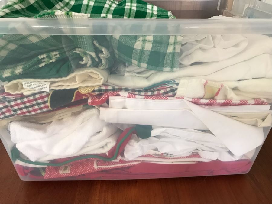 JUST ADDED - Plastic Bin Filled With Christmas Themed Linens / Tablecloths Including Christmas Hooked Rug [Photo 5]
