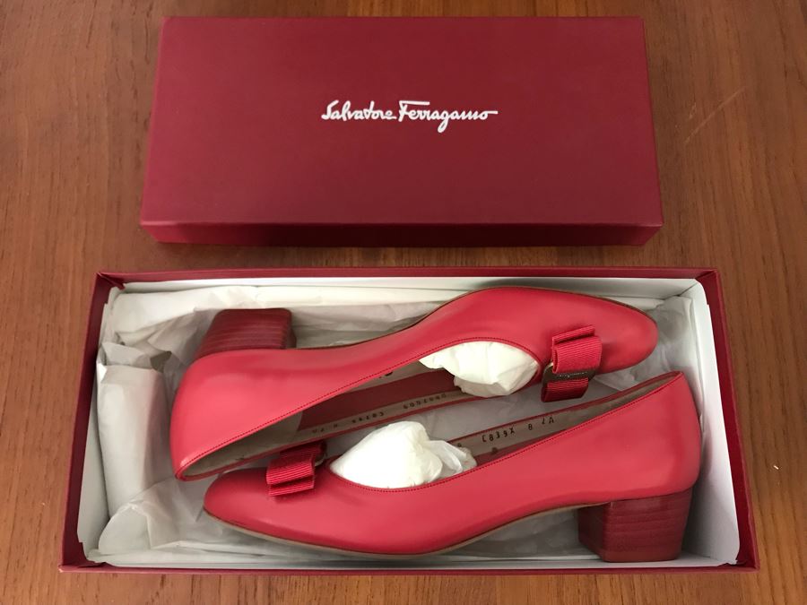 JUST ADDED - Salvatore Ferragamo Coral Heels Shoes Size 8
