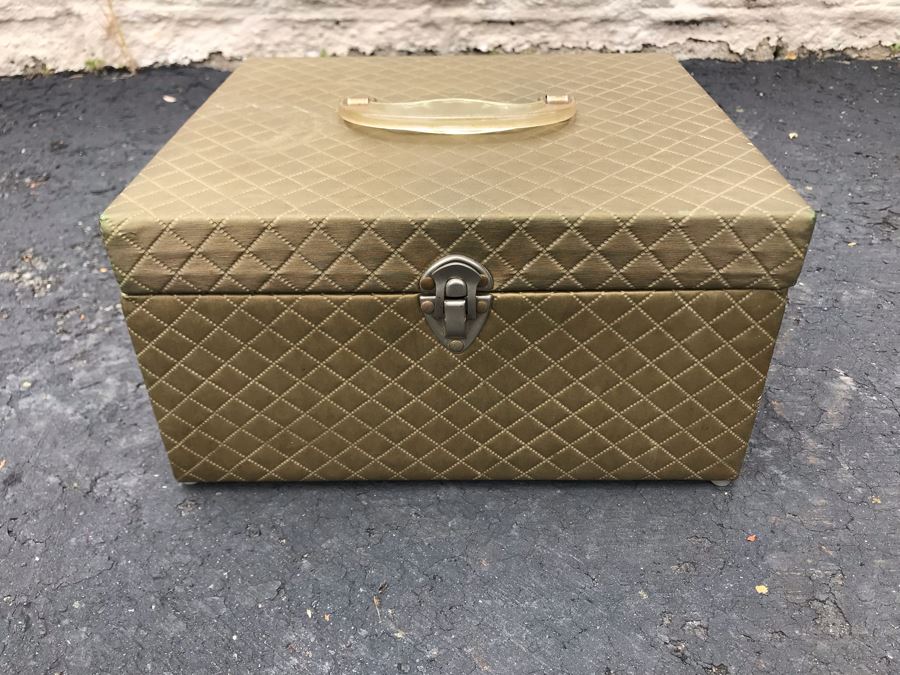 JUST ADDED - Vintage Sewing Box Filled With Supplies [Photo 10]