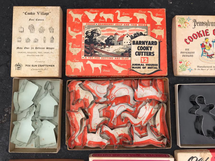 JUST ADDED - Collection Of Vintage Cookie Cutters [Photo 2]