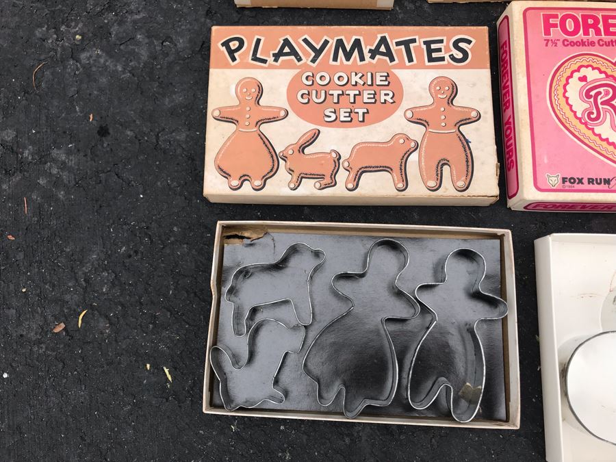 JUST ADDED - Collection Of Vintage Cookie Cutters [Photo 8]
