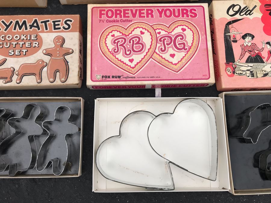 JUST ADDED - Collection Of Vintage Cookie Cutters [Photo 10]
