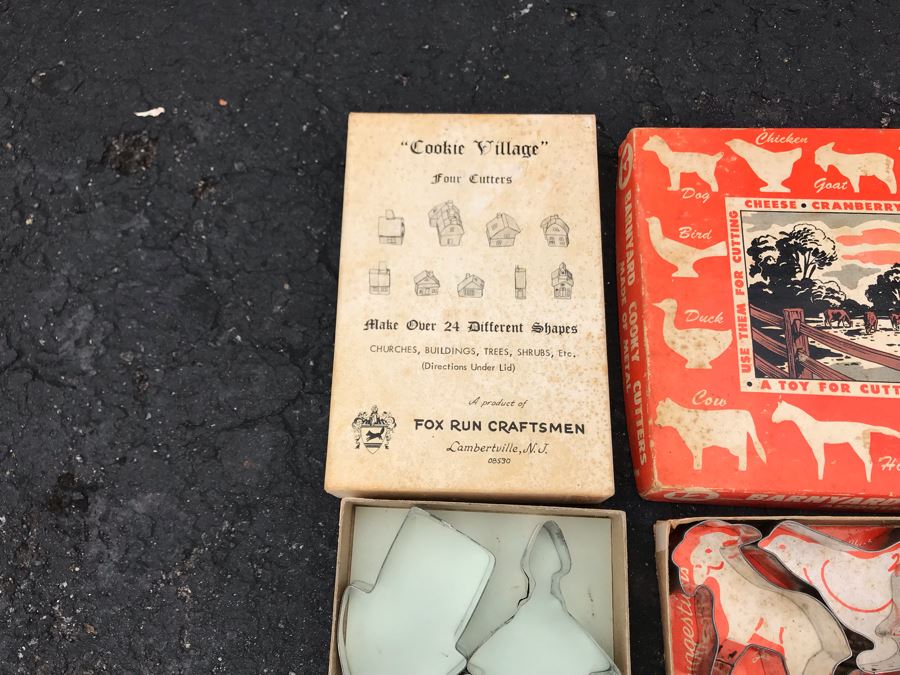 JUST ADDED - Collection Of Vintage Cookie Cutters [Photo 5]