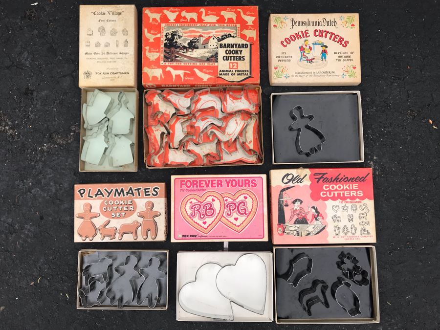 JUST ADDED - Collection Of Vintage Cookie Cutters [Photo 1]