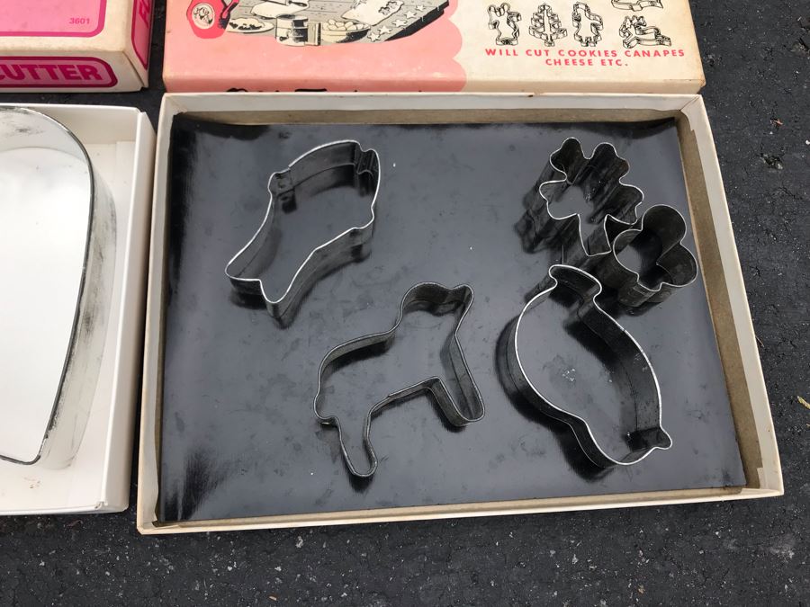 JUST ADDED - Collection Of Vintage Cookie Cutters