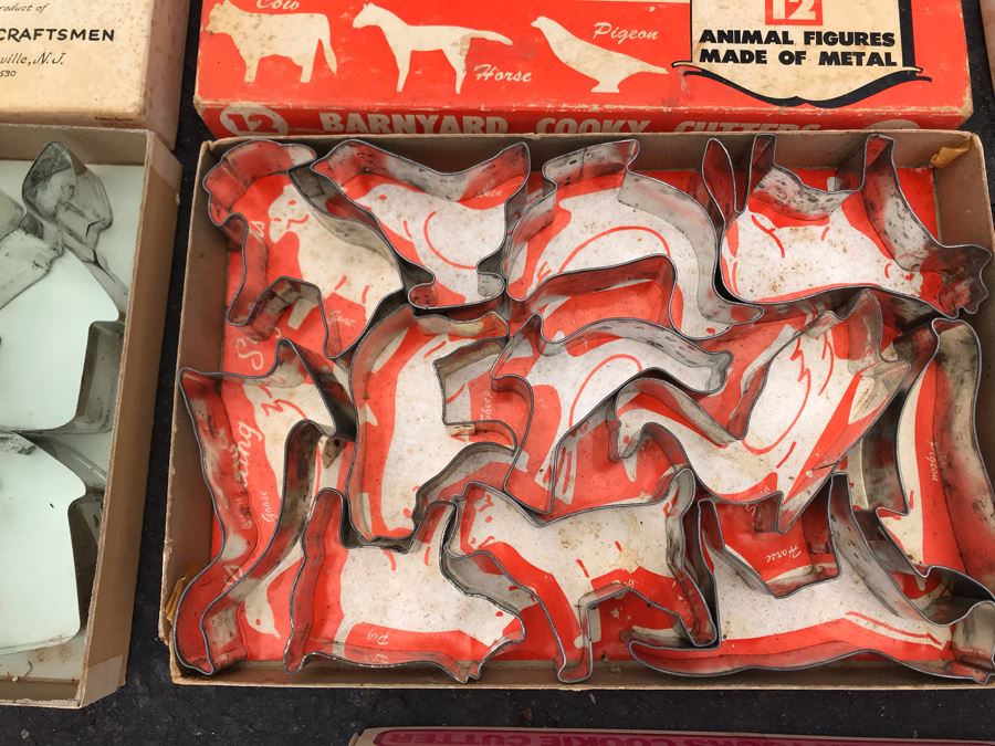 JUST ADDED - Collection Of Vintage Cookie Cutters [Photo 3]
