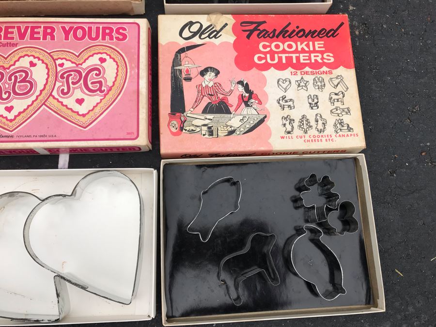 JUST ADDED - Collection Of Vintage Cookie Cutters [Photo 11]