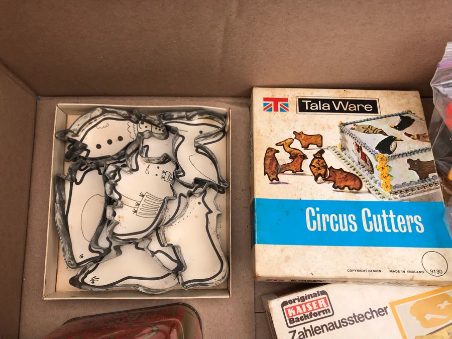 JUST ADDED - Various Cookie Cutters And Molds [Photo 3]