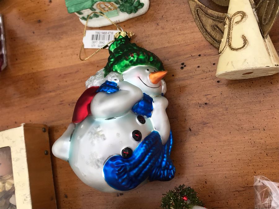 JUST ADDED - Plastic Bin Full Of Christmas Ornaments Mostly Glass Ornaments Including (4) Italian Soffieria De Carlini [Photo 10]