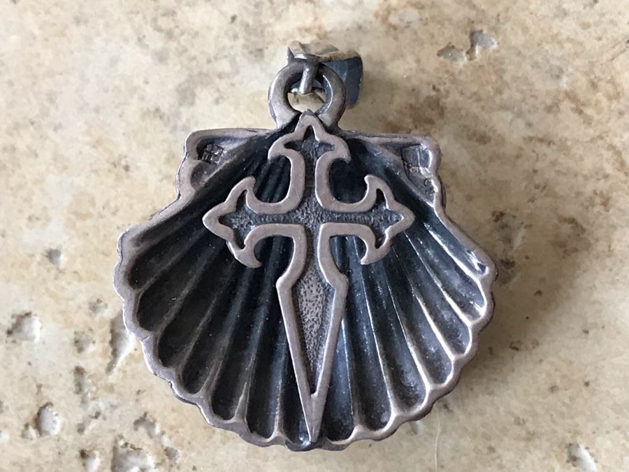 JUST ADDED - Sterling Silver Shell Pendant With Cross On Backside 8.7g [Photo 6]