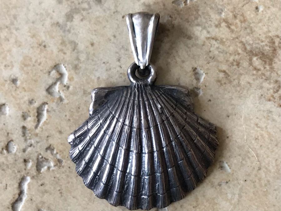 JUST ADDED - Sterling Silver Shell Pendant With Cross On Backside 8.7g [Photo 5]