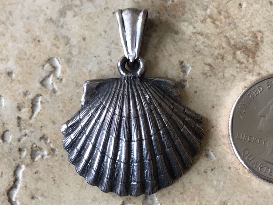 JUST ADDED - Sterling Silver Shell Pendant With Cross On Backside 8.7g [Photo 4]