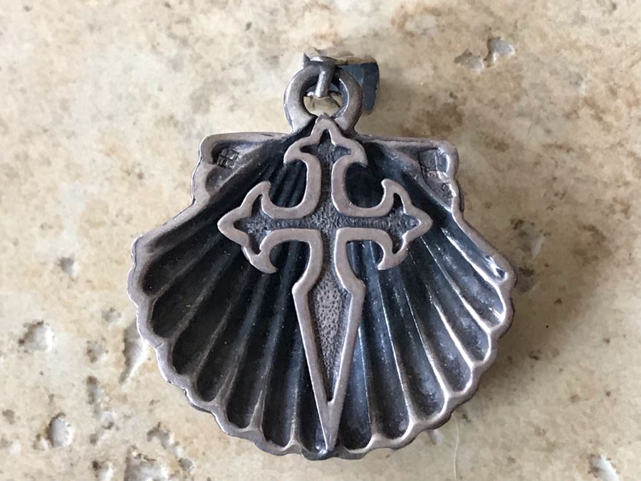 JUST ADDED - Sterling Silver Shell Pendant With Cross On Backside 8.7g [Photo 3]