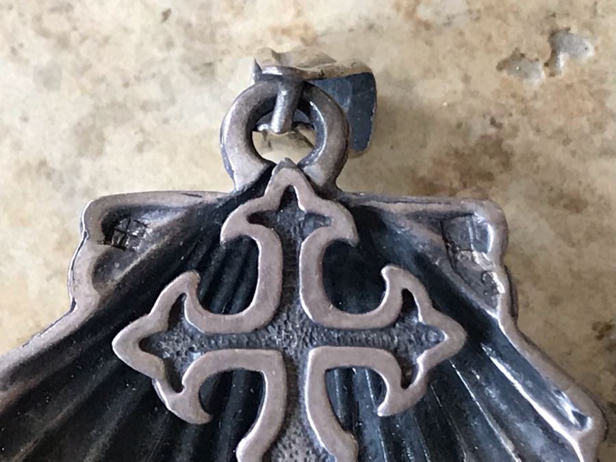 JUST ADDED - Sterling Silver Shell Pendant With Cross On Backside 8.7g [Photo 7]