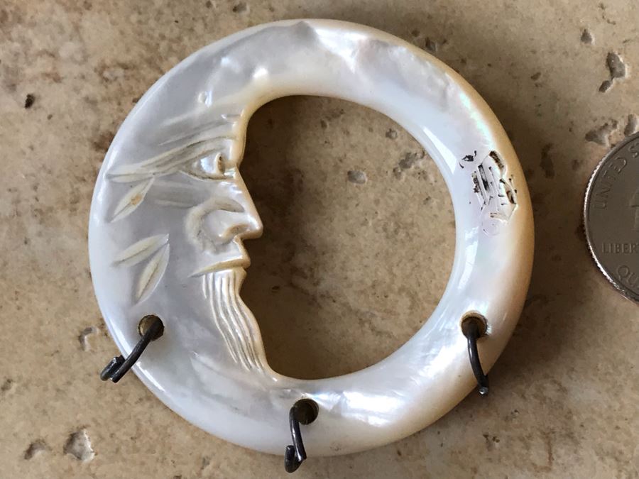 JUST ADDED - Vintage Carved Mother Of Pearl Quarter Crescent Moon Pendant [Photo 2]