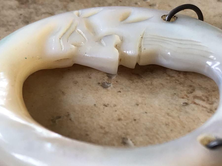 JUST ADDED - Vintage Carved Mother Of Pearl Quarter Crescent Moon Pendant [Photo 7]
