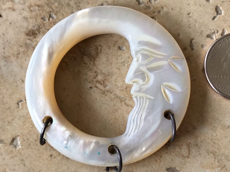 JUST ADDED - Vintage Carved Mother Of Pearl Quarter Crescent Moon Pendant [Photo 5]