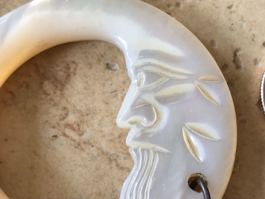 JUST ADDED - Vintage Carved Mother Of Pearl Quarter Crescent Moon Pendant [Photo 6]