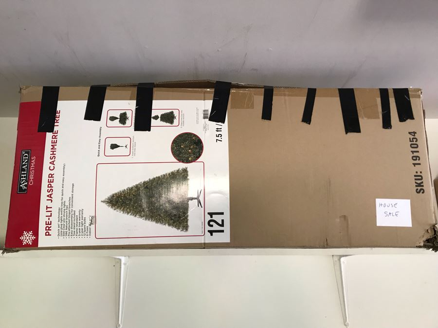 LAST MINUTE ADD - Pre-Lit Jasper Cashmer Tree 7.5ft [Photo 1]