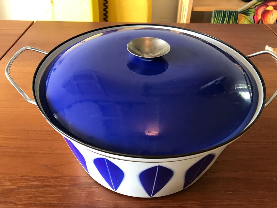 LAST MINUTE ADD - Metal Enamel Pot With Lid And Handle [Photo 3]