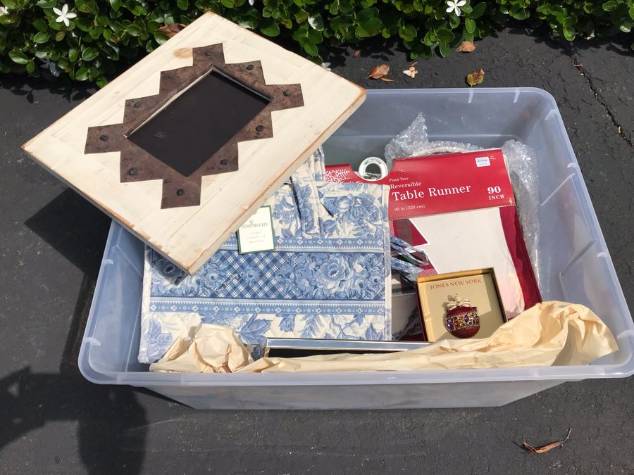 LAST MINUTE ADD - Bin Filled With Christmas Pendant, Picture Frames And Various Items [Photo 1]