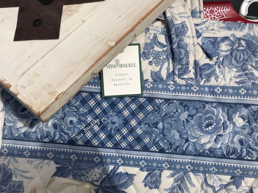 LAST MINUTE ADD - Bin Filled With Christmas Pendant, Picture Frames And Various Items [Photo 4]