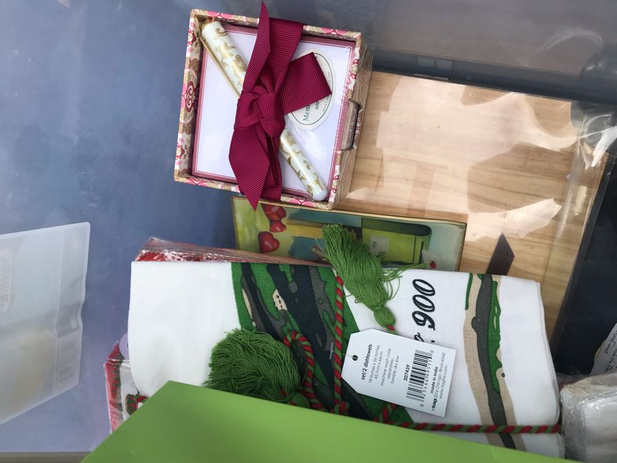 LAST MINUTE ADD - Bin Filled With Christmas Pendant, Picture Frames And Various Items [Photo 8]