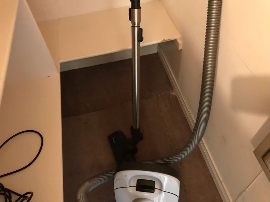 LAST MINUTE ADD Miele Polaris Vacuum Cleaner