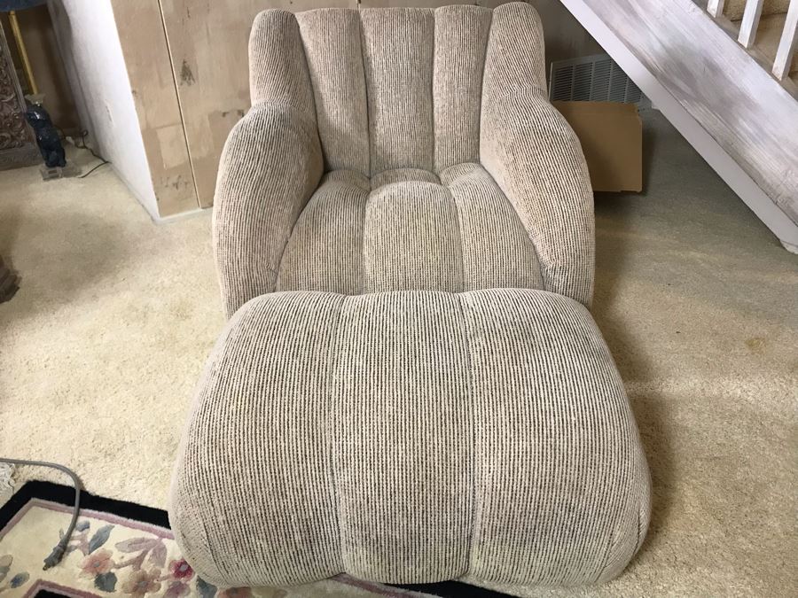 Upholstered Armchair With Ottoman [Photo 5]