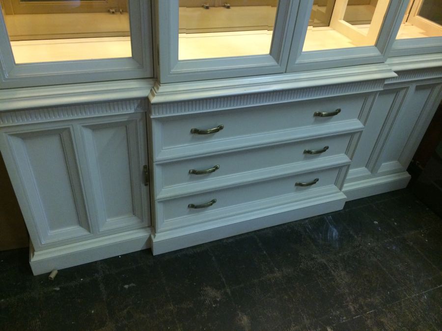 White Century China Cabinet [Photo 4]