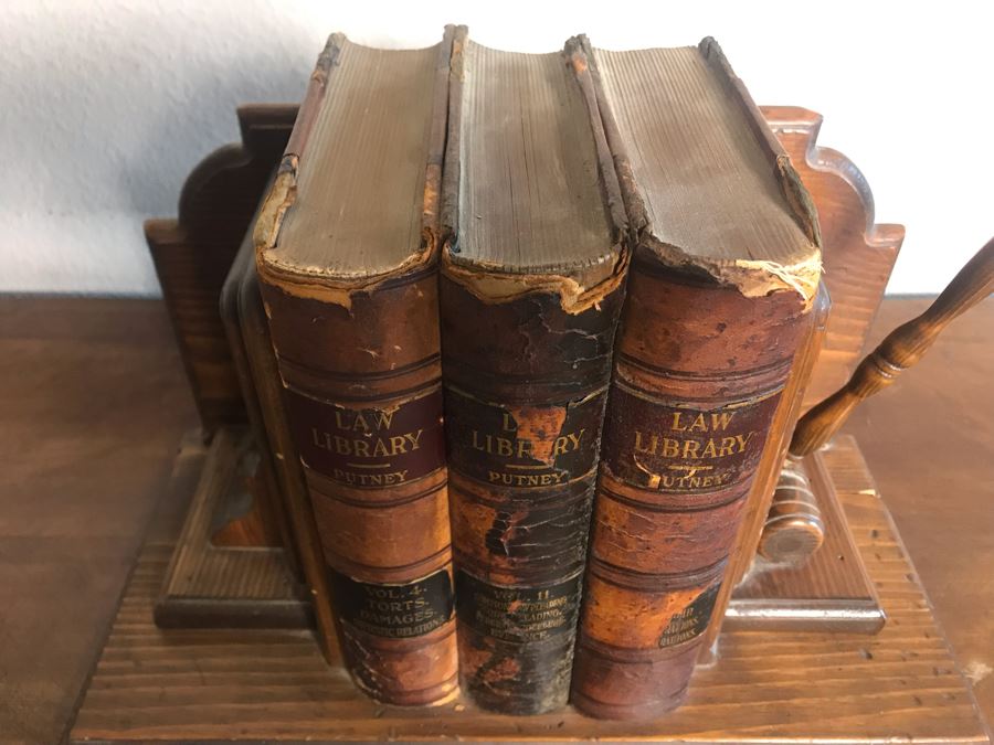 Faux Law Library Books Bookends Hidden Safe (No Key) - See Photos 16W X 8D X 10H [Photo 5]