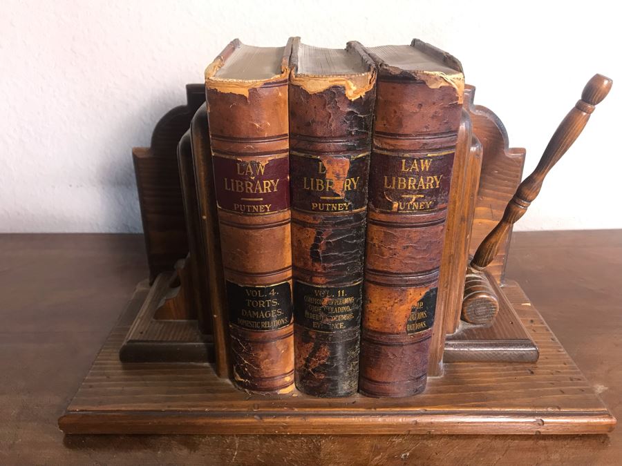 Faux Law Library Books Bookends Hidden Safe (No Key) - See Photos 16W X 8D X 10H [Photo 4]