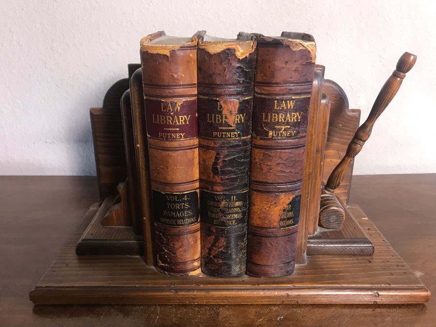 Faux Law Library Books Bookends Hidden Safe (No Key) - See Photos 16W X 8D X 10H [Photo 1]