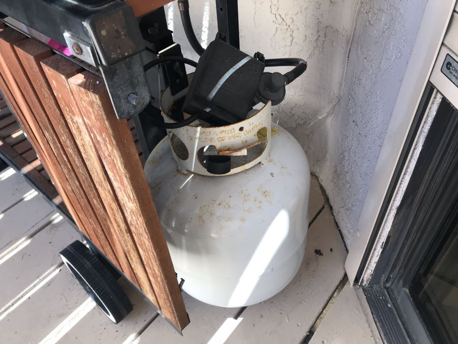 Weber Gas Grill [Photo 4]