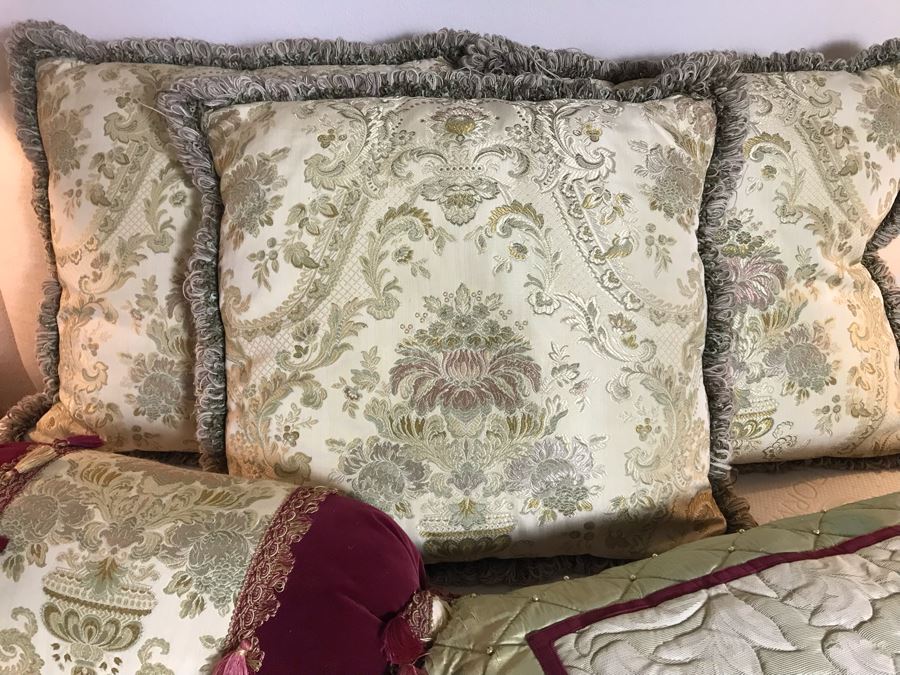 (5) Throw Pillows [Photo 3]