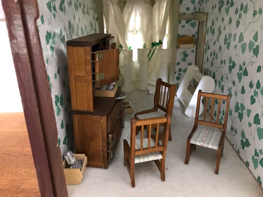 Large Victorian Doll House Furnished 23W X 18D X 36H - See Photos [Photo 14]