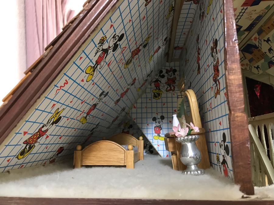 Large Victorian Doll House Furnished 23W X 18D X 36H - See Photos [Photo 5]