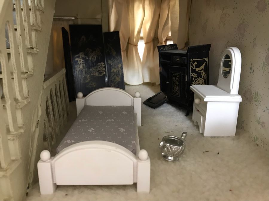 Large Victorian Doll House Furnished 23W X 18D X 36H - See Photos [Photo 10]