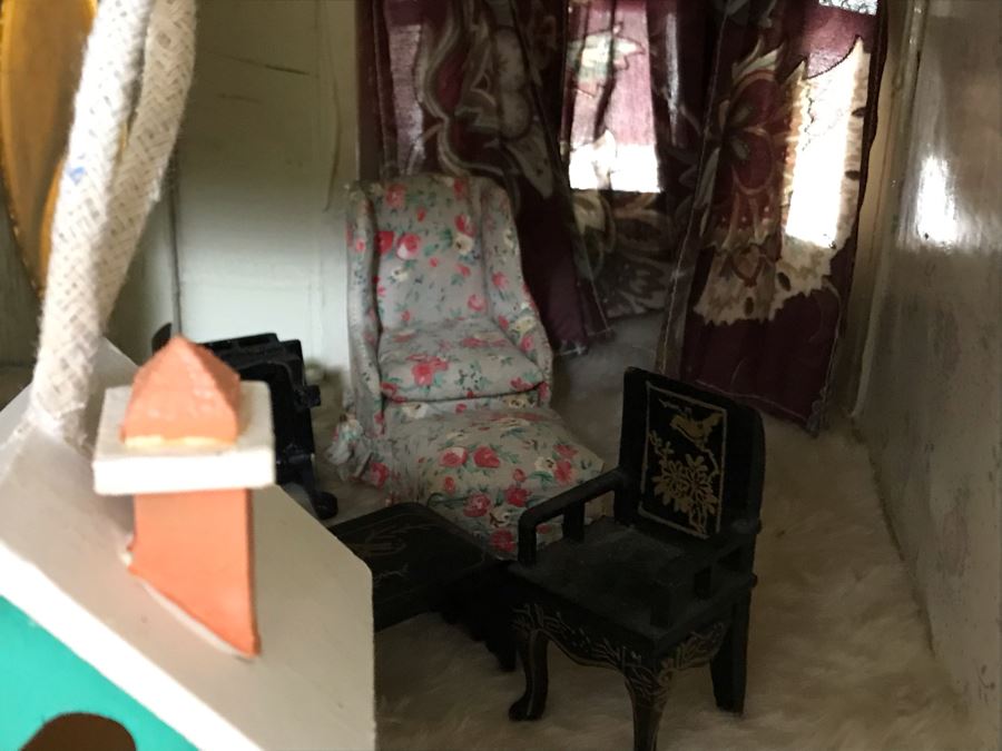 Large Victorian Doll House Furnished 23W X 18D X 36H - See Photos [Photo 16]